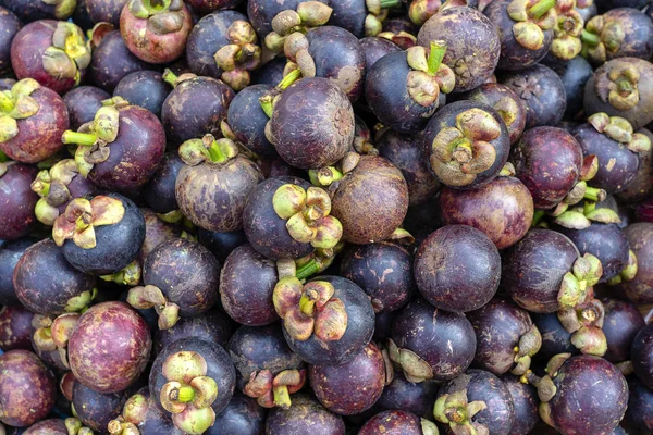 Viele mangosteen zu verkaufen auf den märkten in thailand — Stockfoto