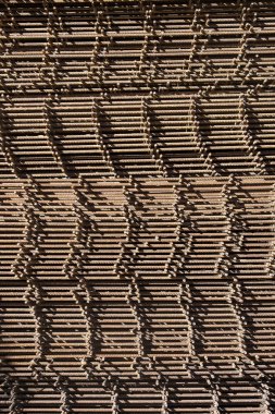 Takviye çubukları paketlerine periyodik bir profille metal ürünler depoda saklanır