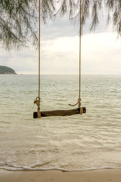 Wooden swing on a tropical beach, close up — Stock Photo, Image