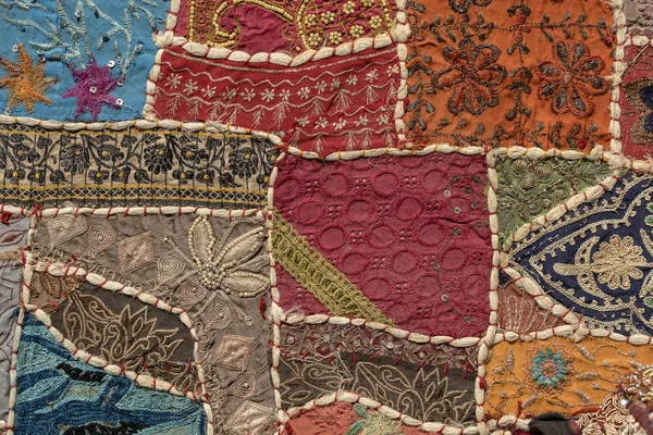 Dettaglio vecchio tappeto patchwork. Chiudi, India — Foto Stock