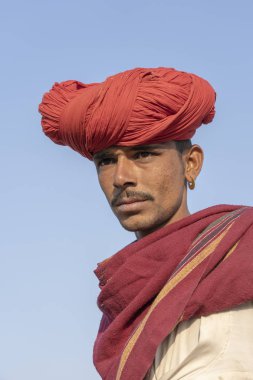 Pushkar Camel Mela sırasında Hintli adam, Rajasthan, Hindistan, portre kadar yakın