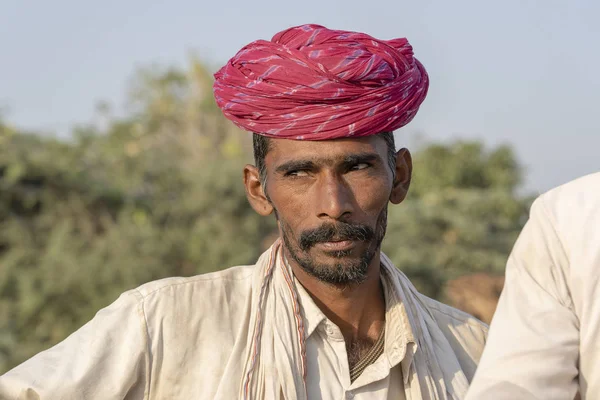 Indyjski człowiek podczas Pushkar Camel, Rajasthan, Indie, zbliżenie portret — Zdjęcie stockowe