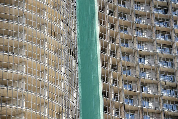 高層ビルの建設。型枠を使用した建築工事. — ストック写真
