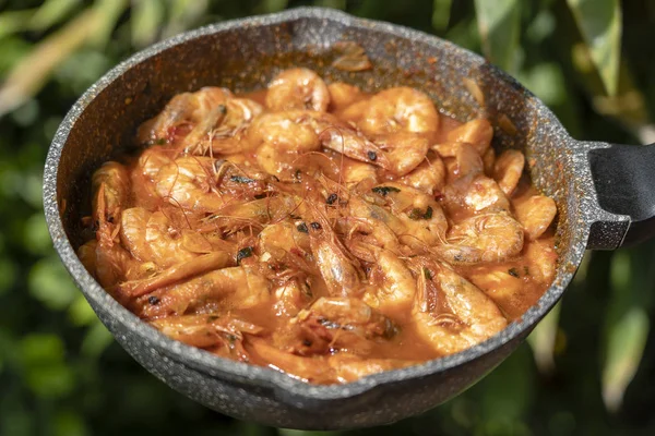 Molho de caril de camarão frito com alho e pimenta — Fotografia de Stock