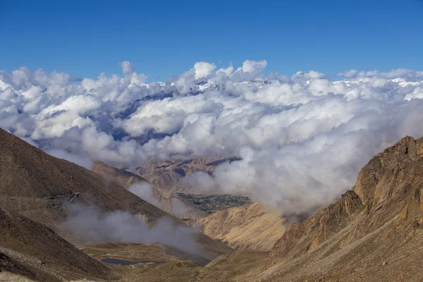 View of majestic rocky mountains in Indian Himalayas, Ladakh region, India. Nature and travel concept — Stock Photo, Image