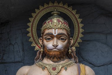 Hanuman heykeli, Ganges Nehri yakınlarında Hindu idol, Rishikesh, Hindistan. Hacılar için kutsal yerler