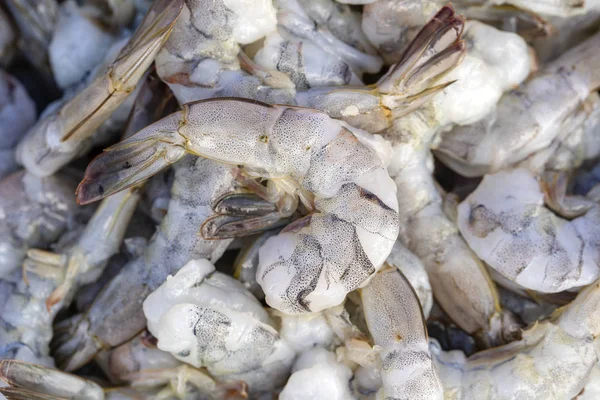 Oloupané mořské krevety na tržišti v Thajsku. Pojetí darů moře. — Stock fotografie