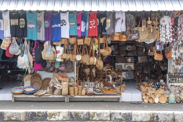 Street clothes shop and souvenirs, close up. Ubud, Island Bali, Indonesia. Indonesian street market — Stock Photo, Image