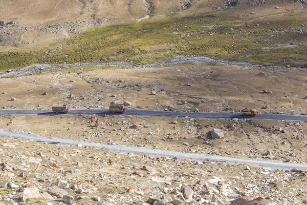 Truck on the high altitude Manali-Leh road in Lahaul valley, state of Himachal Pradesh, Indian Himalayas, India Stock Photo