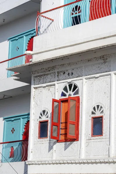 Detail der Architektur, dekorierte Fassade in Jaipur, Rajasthan, Indien — Stockfoto