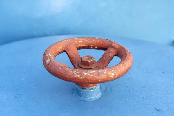 Red valve on the blue pipe. Valve with wheel handle. Industrial gear. Closeup — Stock Photo, Image