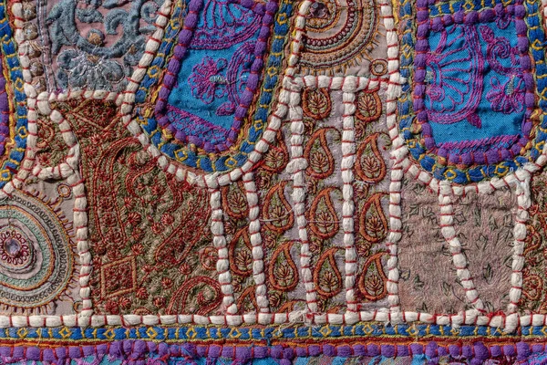 Détail vieux tapis patchwork. Gros plan, vue de dessus — Photo