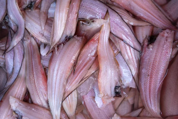 Filete de pescado rojo en el mercado callejero de Tailandia. Concepto de mariscos. Filete de pescado de mar crudo para cocinar, primer plano — Foto de Stock