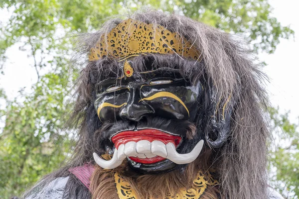 Впечатляющее сооружение ручной работы, статуя Огоха-огоха, построенная для парада Нгрупук, который проходит в день Непи на острове Бали, Индонезия, крупным планом — стоковое фото