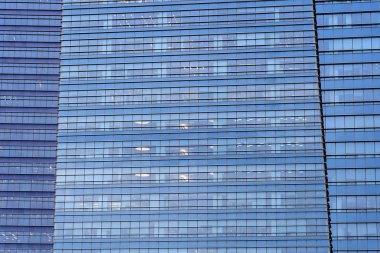 Singapur modern bir cam cepheli ofis binasının cephe