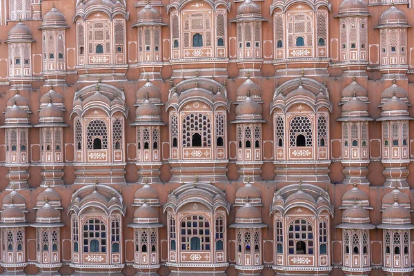 Hawa Mahal, palacio rosado de los vientos en la ciudad vieja Jaipur, Rajasthan, India — Foto de Stock