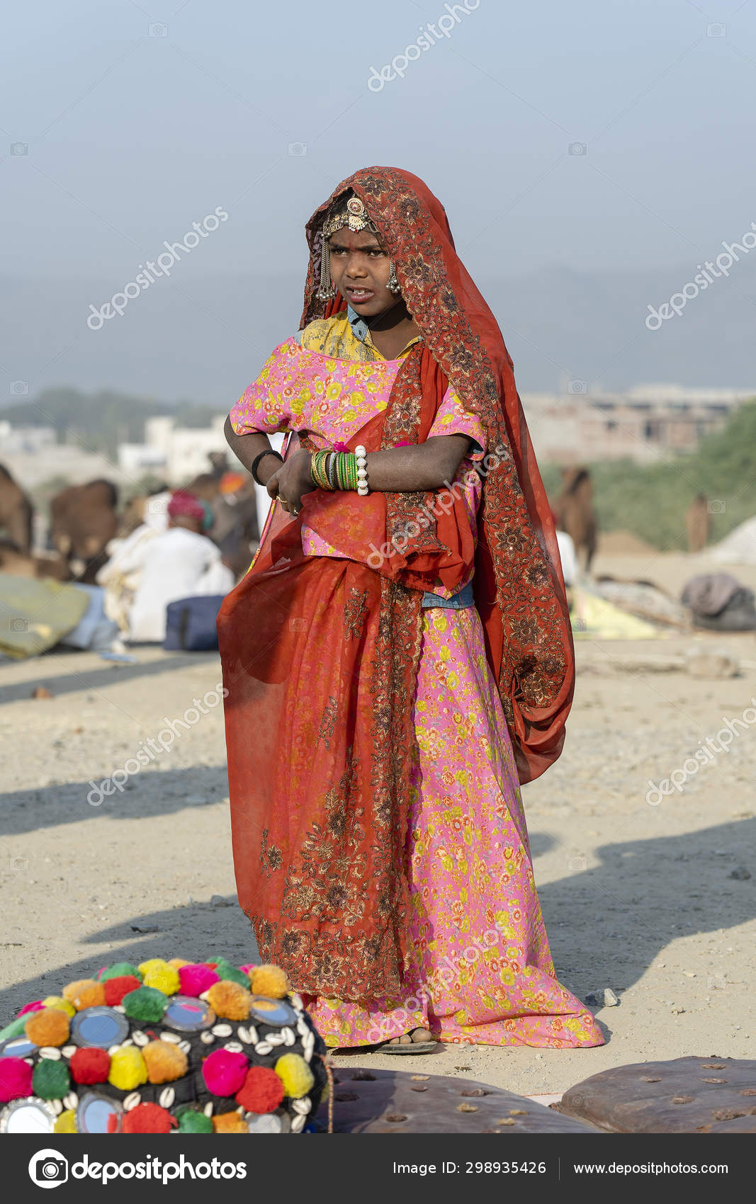 Indian poor girl on time Pushkar Camel Mela, Rajasthan, India, closeup  portrait – Stock Editorial Photo © OlegDoroshenko #298935426
