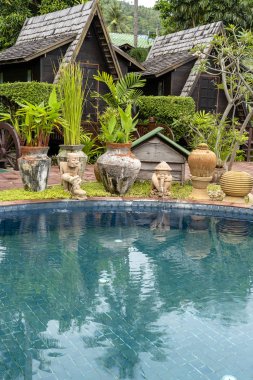 Yüzme havuzunda bir tropik Bahçe, Tayland