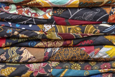 Piyasada detay patchwork yorgan. Bali Adası, Ubud, Endonezya. Büyük patchwork battaniye doku