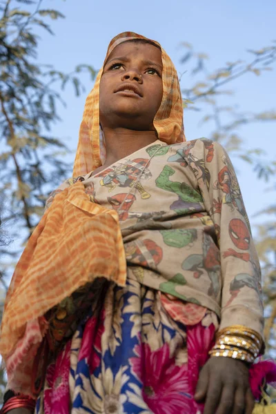 Menina pobre indiana a tempo Pushkar Camel Mela, Rajasthan, Índia, close-up retrato — Fotografia de Stock