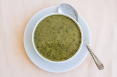 Ispanaktan yeşil krema çorbası, yakından