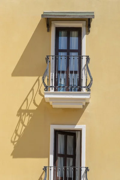 Декоративный балкон дома в Турции — стоковое фото