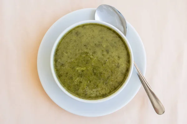 Green cream soup from spinach, close up — Stock Photo, Image