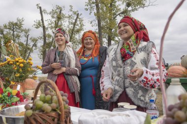 Ulusal kostümleri Ukraynalı kadınlar şehir Slavuta, Ukrayna Etno-eko festivali Kolodar katılmak