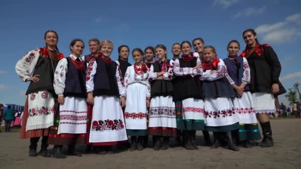 Slavuta Ukrajina Září 2019 Ukrajinka Národních Krojích Účastní Etnoekologického Festivalu — Stock video