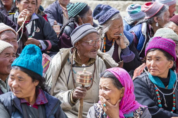 Group of old buddhism tibatan people at Lamayuru monastr during festival in Ladakh, India — 스톡 사진