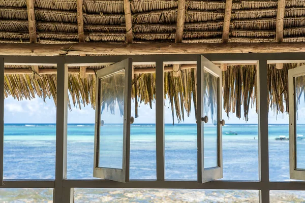 Open Windows Thatched Roof Veranda Overlooking Turquoise Ocean Island Zanzibar — Stok fotoğraf