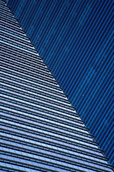 Höga Glas Skyskrapor Gatorna Singapore Office Fönster Bakgrund Närbild — Stockfoto