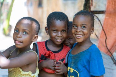Zanzibar, Tanzanya - 16 Kasım 2019: Zanzibar Adası, Tanzanya, Doğu Afrika 'da bilinmeyen Afrikalı çocuklar