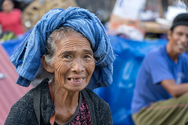 印度尼西亚巴厘岛乌布德 2019年3月1日 印度尼西亚巴厘岛乌布德市街道上的一位印度籍老妇人的画像 — 图库照片