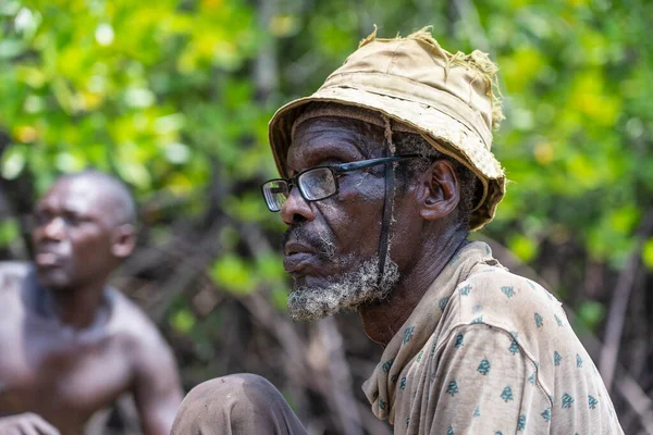 Zanzibar Tanzania Novembre 2019 Uomini Africani Sconosciuti Che Lavorano Sulla — Foto Stock