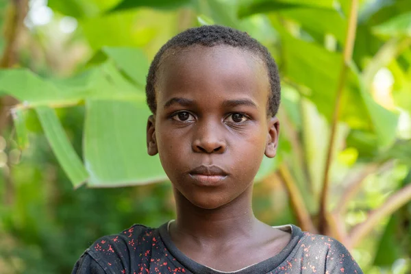 Zanzibar Tanzânia Novembro 2019 Menino Africano Desconhecido Uma Rua Ilha — Fotografia de Stock