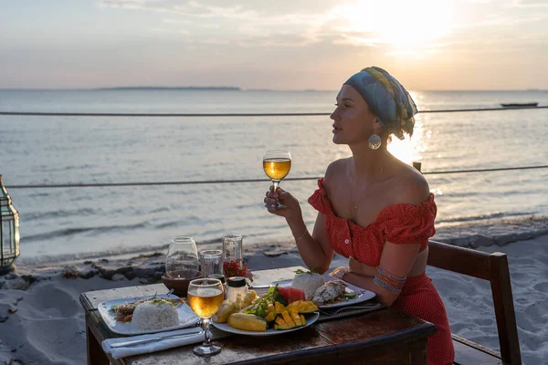 Young Woman Having Romantic Dinner Hotel Restaurant Sunset Sea Waves — Stock Photo, Image
