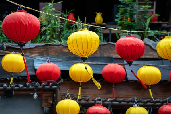 Lampes Traditionnelles Dans Rue Hoi Une Vieille Ville Vietnam Gros — Photo