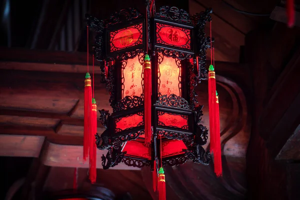 중국의 제비갈매기는 베트남 당랑시 사원에 있었다 — 스톡 사진