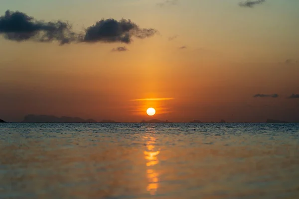 Schöner Sonnenuntergang Über Dem Meerwasser Auf Der Insel Koh Phangan — Stockfoto