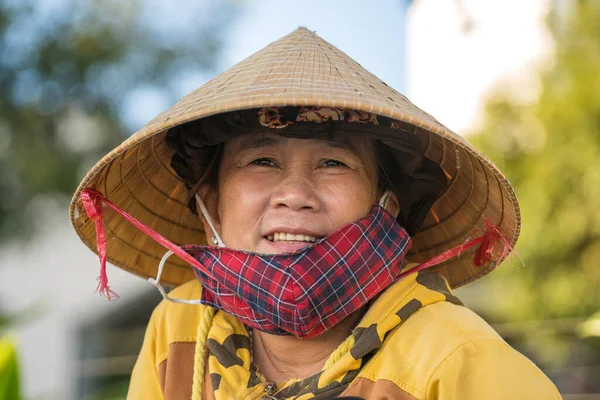 Danang Vietnam Juni 2020 Etnische Oude Vrouw Met Strohoed Met — Stockfoto