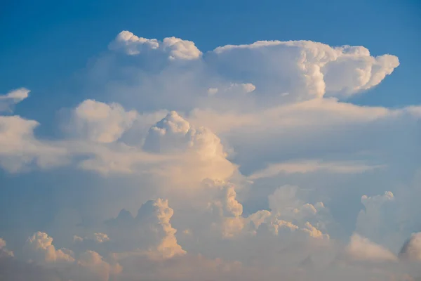 Nuvens Brancas Céu Azul Uma Vista Janela Avião Natureza Fundo — Fotografia de Stock