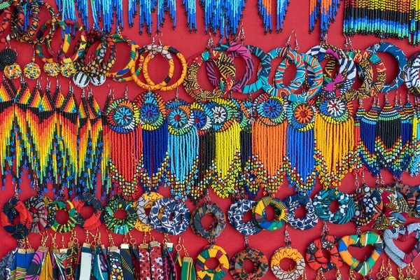 Brincos Tribais Masai Coloridos Para Venda Para Turistas Mercado Praia — Fotografia de Stock