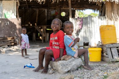 Zanzibar, Tanzanya - 14 Ocak 2020: Zanzibar Adası, Tanzanya, Doğu Afrika 'da bilinmeyen Afrikalı çocuklar