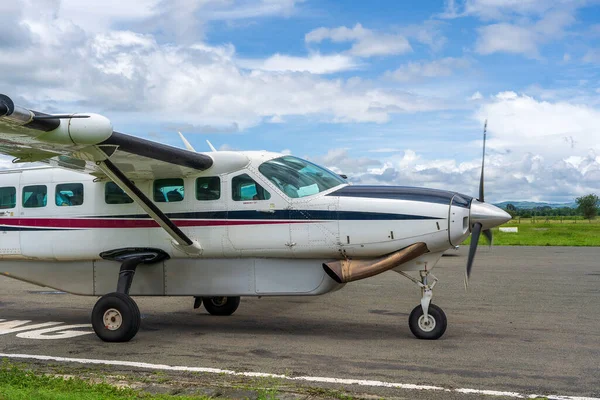 Arusha Tanzania Diciembre 2019 Pequeño Avión Hélice Antes Del Despegue —  Fotos de Stock