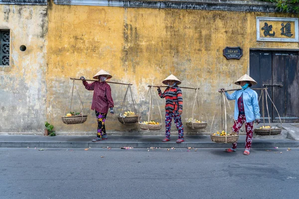 Hoi Vietnam Marzo 2020 Mujeres Vietnamitas Sombrero Paja Con Una — Foto de Stock
