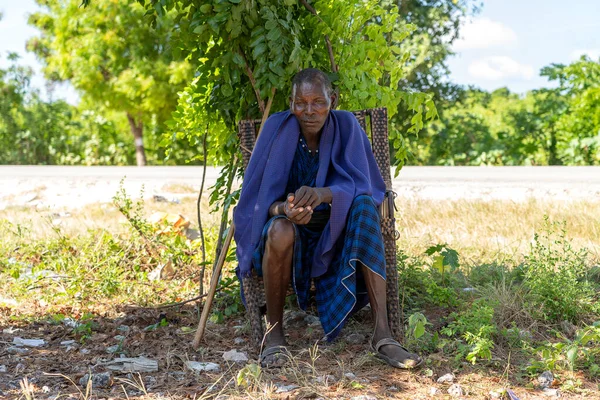 Sansibar Tansania Januar 2020 Afrikanischer Masai Traditioneller Kleidung Auf Der — Stockfoto