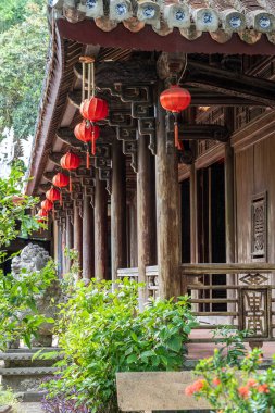 Çin Yeni Yıl Festivali 'nde Çin kırmızı feneri Budist tapınağı Danang, Vietnam' da caddede.