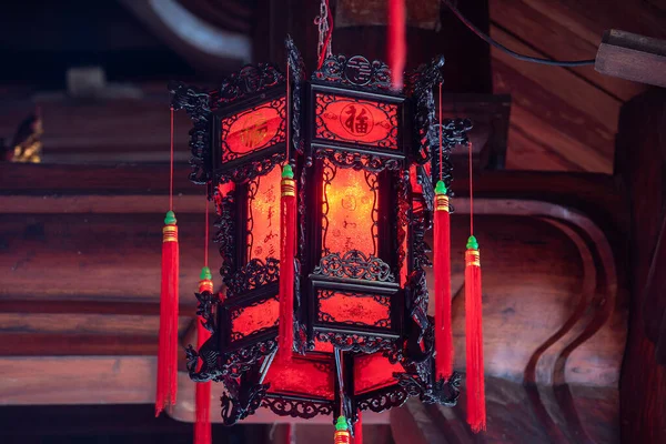 越南丹南市附近一座佛教寺庙里的中国红灯笼 靠近点 — 图库照片