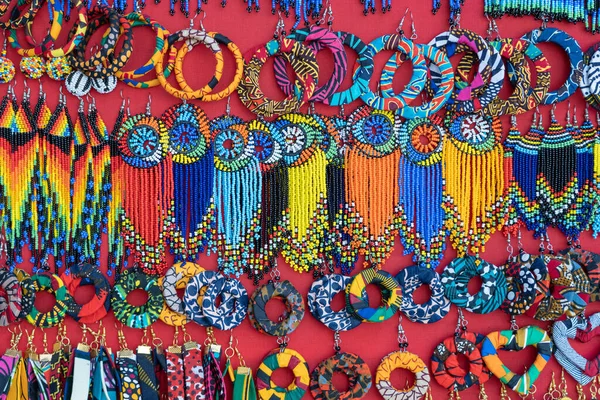 Brincos Tribais Masai Coloridos Para Venda Para Turistas Mercado Praia — Fotografia de Stock